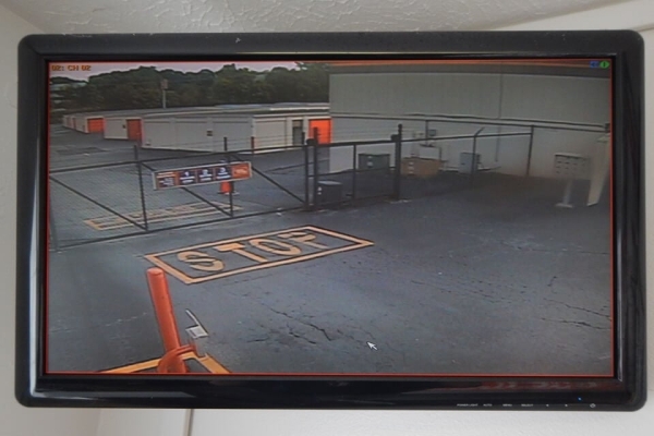 Facility photo: //images.sparefoot.com/medium/215573689dde7947b63.jpg