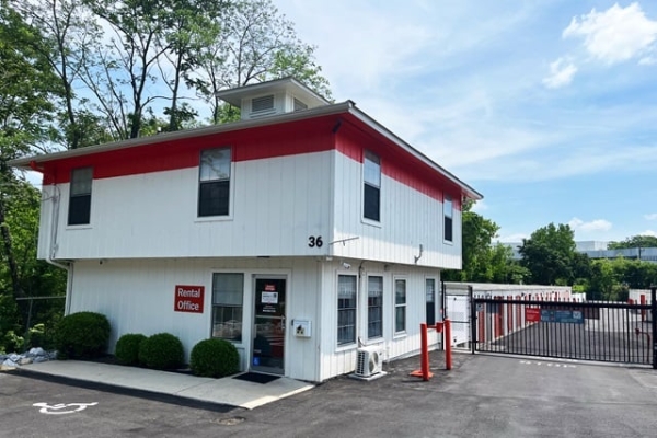Facility photo: //images.sparefoot.com/medium/215573689f306f934a6.jpg