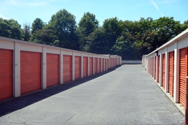 Facility photo: //images.sparefoot.com/medium/215573689f307084890.jpg