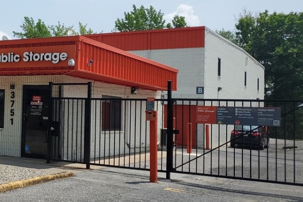 Facility photo: //images.sparefoot.com/medium/21557469f4a78ebb9e8.jpg