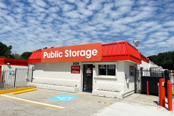 Facility photo: //images.sparefoot.com/medium/215576688380a74498e.jpg