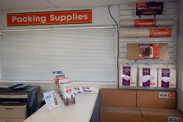 Facility photo: //images.sparefoot.com/medium/2155766910a394ab187.jpg