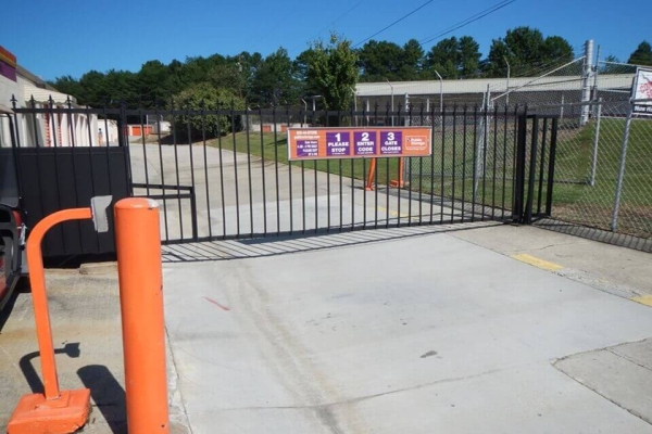 Facility photo: //images.sparefoot.com/medium/21557669f4a7f4614d2.jpg