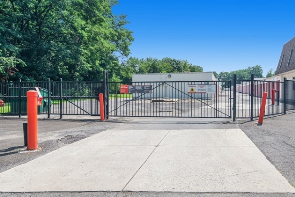 Facility photo: //images.sparefoot.com/medium/2155776884d257d7e9c.jpg
