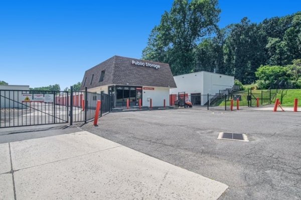 Facility photo: //images.sparefoot.com/medium/21557769f747a65cfe1.jpg