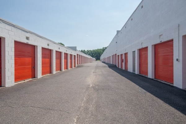 Facility photo: //images.sparefoot.com/medium/21557769f747a740a63.jpg
