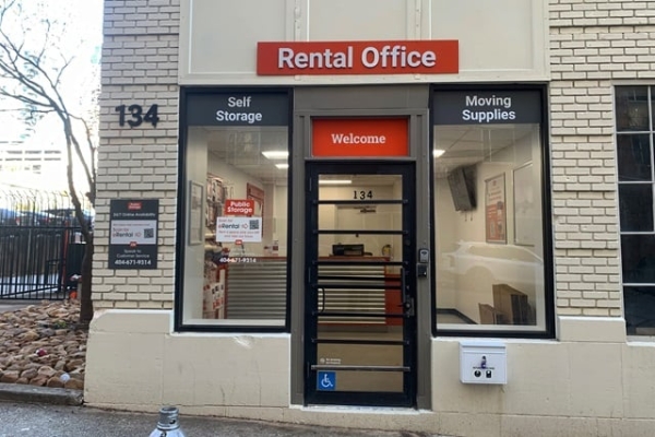 Facility photo: //images.sparefoot.com/medium/2155796940156be4b90.jpg