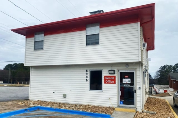 Facility photo: //images.sparefoot.com/medium/2155806883809eace6a.jpg