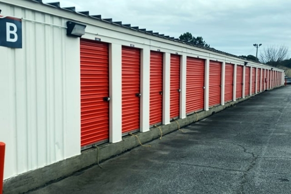 Facility photo: //images.sparefoot.com/medium/215580688380a069490.jpg