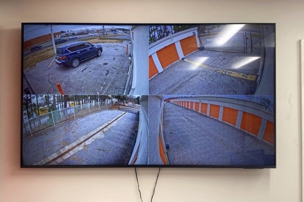 Facility photo: //images.sparefoot.com/medium/215580690caacdb5cd6.jpg