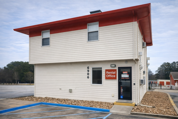 Facility photo: //images.sparefoot.com/medium/21558069e775c5d2bce.jpg