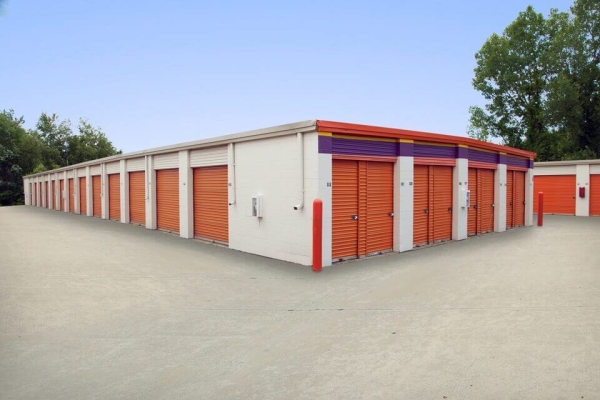 Facility photo: //images.sparefoot.com/medium/215582687f8f723b265.jpg
