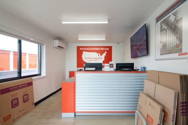 Facility photo: //images.sparefoot.com/medium/21558369494fe28f470.jpg