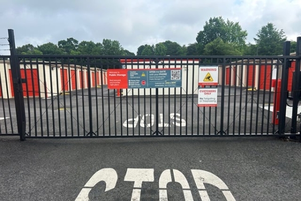 Facility photo: //images.sparefoot.com/medium/215584690b591e6009c.jpg