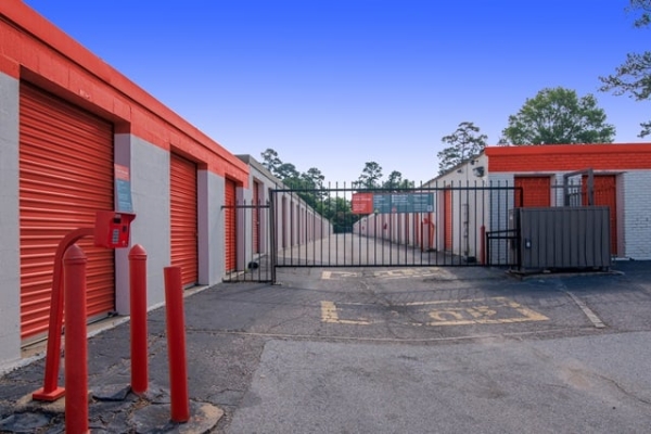 Facility photo: //images.sparefoot.com/medium/21558669eb6a17cb35f.jpg