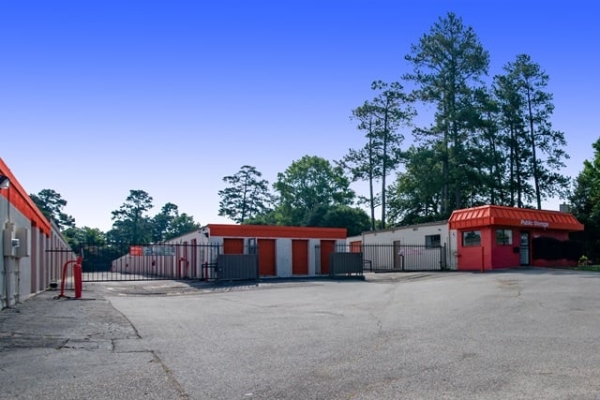Facility photo: //images.sparefoot.com/medium/21558669f5f80f33299.jpg