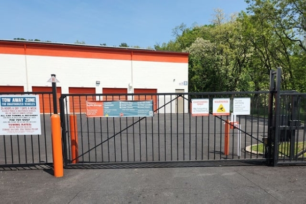Facility photo: //images.sparefoot.com/medium/21558769f89918bb6ac.jpg