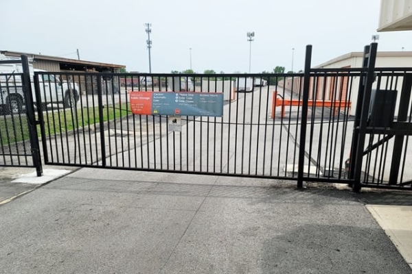 Facility photo: //images.sparefoot.com/medium/21558969e8c7b8b2009.jpg