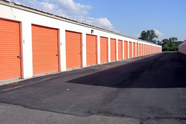 Facility photo: //images.sparefoot.com/medium/215592687a4603eaafd.jpg