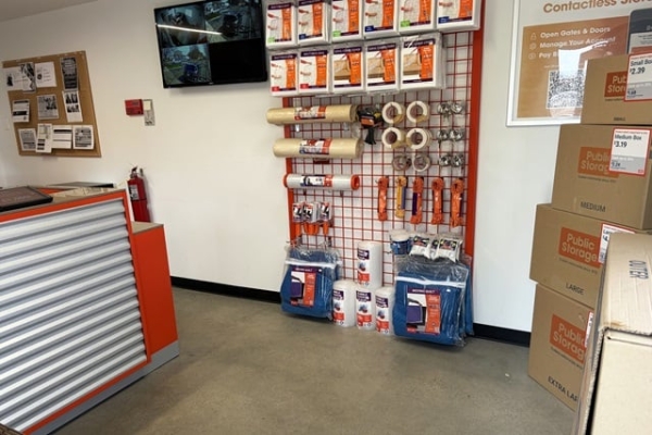 Facility photo: //images.sparefoot.com/medium/21559369f4a8404d2eb.jpg