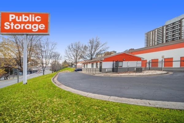 Facility photo: //images.sparefoot.com/medium/21559468e26f8a615c6.jpg