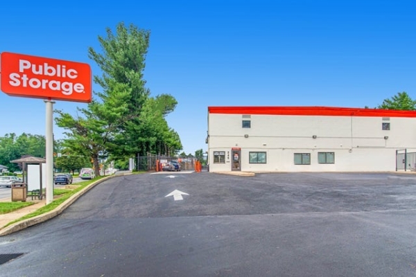 Facility photo: //images.sparefoot.com/medium/21559569f7488ef2e1a.jpg