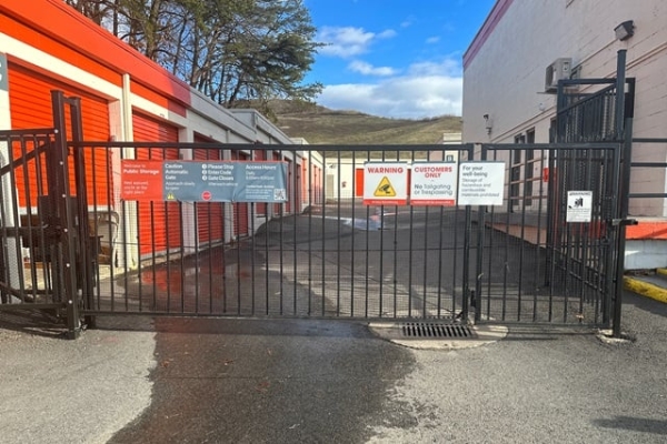 Facility photo: //images.sparefoot.com/medium/21560168974a6a1f6f7.jpg