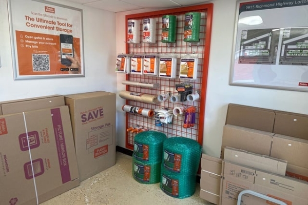 Facility photo: //images.sparefoot.com/medium/21560169f5f8655e476.jpg