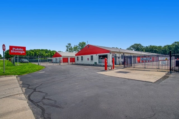 Facility photo: //images.sparefoot.com/medium/21560269f5f903f2c31.jpg