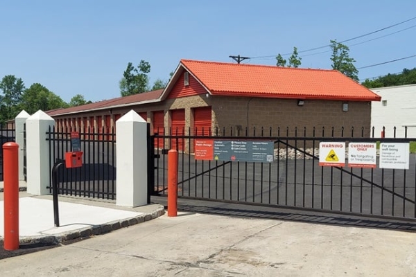 Facility photo: //images.sparefoot.com/medium/215603687655349efc6.jpg
