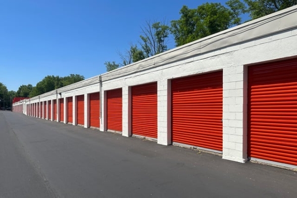 Facility photo: //images.sparefoot.com/medium/2156056910a3501fb68.jpg