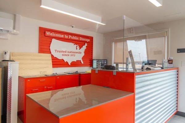 Facility photo: //images.sparefoot.com/medium/215606689f30529c6e9.jpg