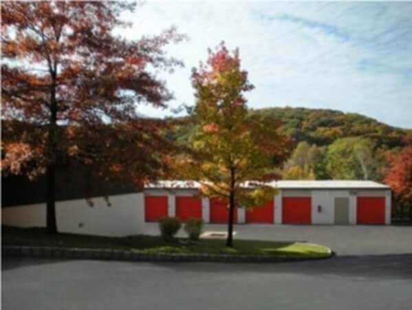 Facility photo: //images.sparefoot.com/medium/215607687b9a727243e.jpg