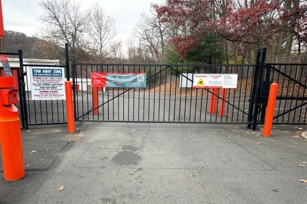 Facility photo: //images.sparefoot.com/medium/2156076919d9a09bdb1.jpg