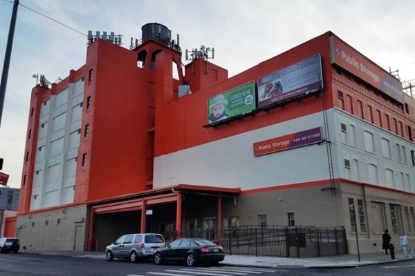 Facility photo: //images.sparefoot.com/medium/2156086894a46de579f.jpg