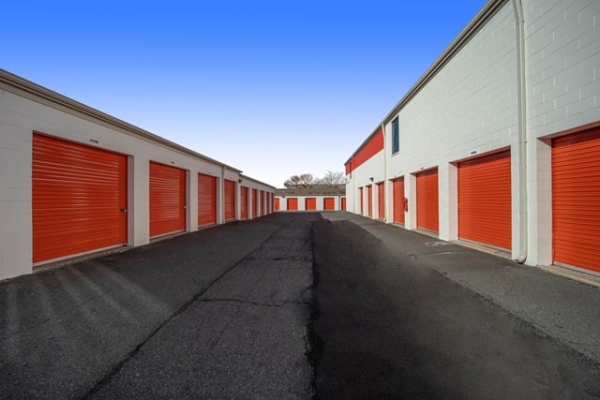 Facility photo: //images.sparefoot.com/medium/2156096a0b17404177b.jpg