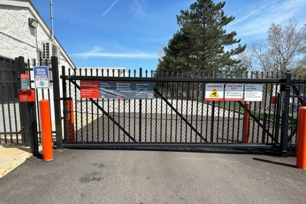 Facility photo: //images.sparefoot.com/medium/2156116974d2b5601d5.jpg