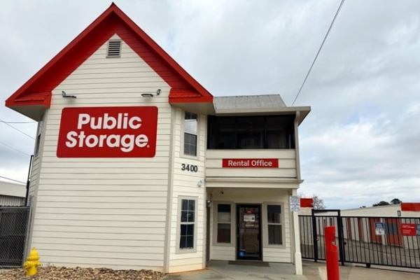 Facility photo: //images.sparefoot.com/medium/215615689b3b8fb0476.jpg