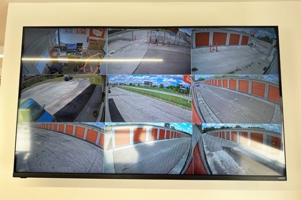 Facility photo: //images.sparefoot.com/medium/215617692465e12fe68.jpg