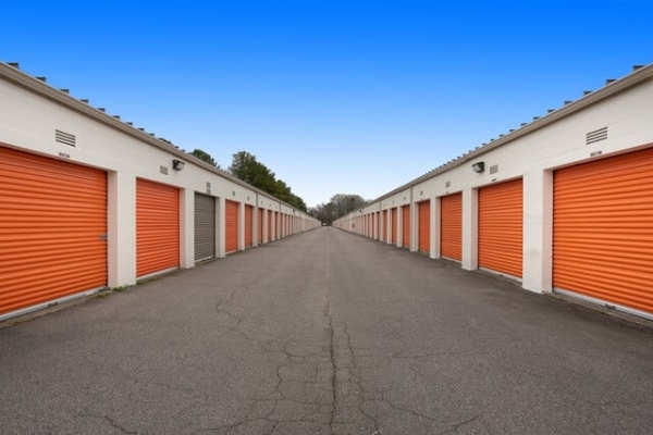 Facility photo: //images.sparefoot.com/medium/215619692708da132f4.jpg