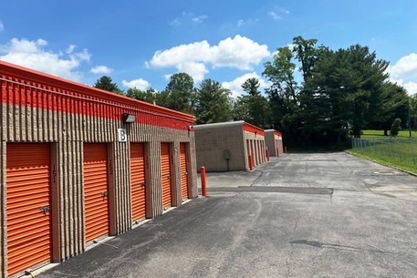 Facility photo: //images.sparefoot.com/medium/215620688380f388c84.jpg