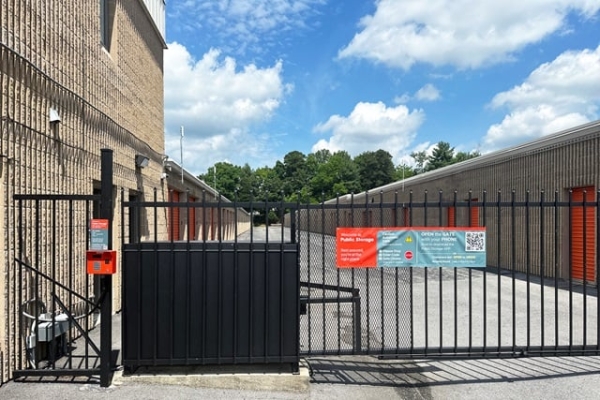 Facility photo: //images.sparefoot.com/medium/215620688380f55d0d8.jpg