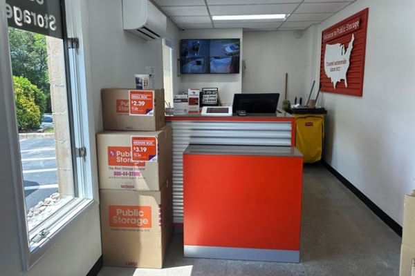 Facility photo: //images.sparefoot.com/medium/2156206956818a2498f.jpg