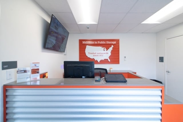 Facility photo: //images.sparefoot.com/medium/215621687b9aa2cd26c.jpg