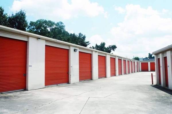 Facility photo: //images.sparefoot.com/medium/215624688380fa6a22a.jpg