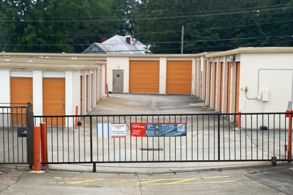 Facility photo: //images.sparefoot.com/medium/215624690dfc7342e4e.jpg