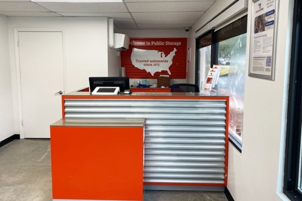 Facility photo: //images.sparefoot.com/medium/215624692b00e8a534a.jpg