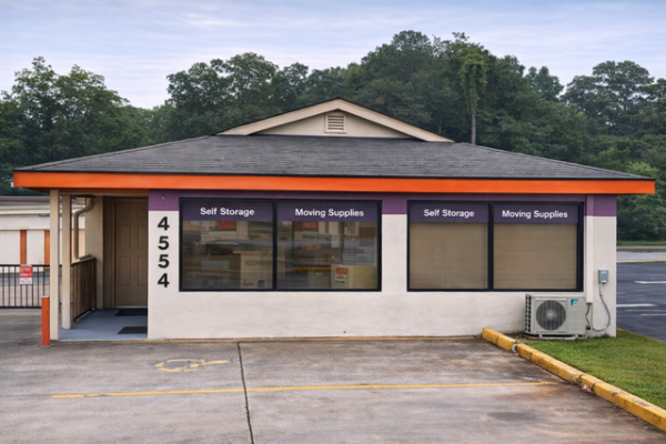 Facility photo: //images.sparefoot.com/medium/21562469f8996290eb7.jpg