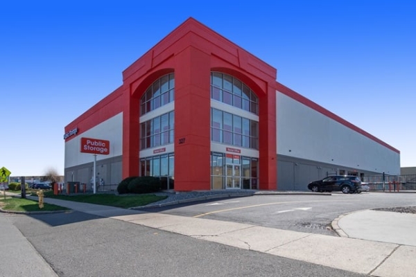 Facility photo: //images.sparefoot.com/medium/215627691493b76a3b1.jpg