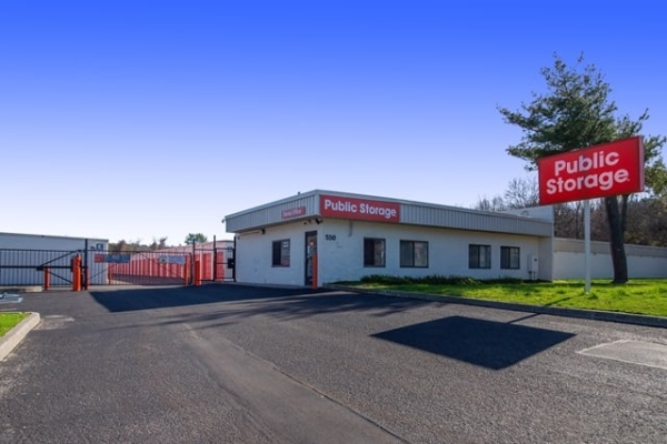 Facility photo: //images.sparefoot.com/medium/2156316877a3621cb25.jpg
